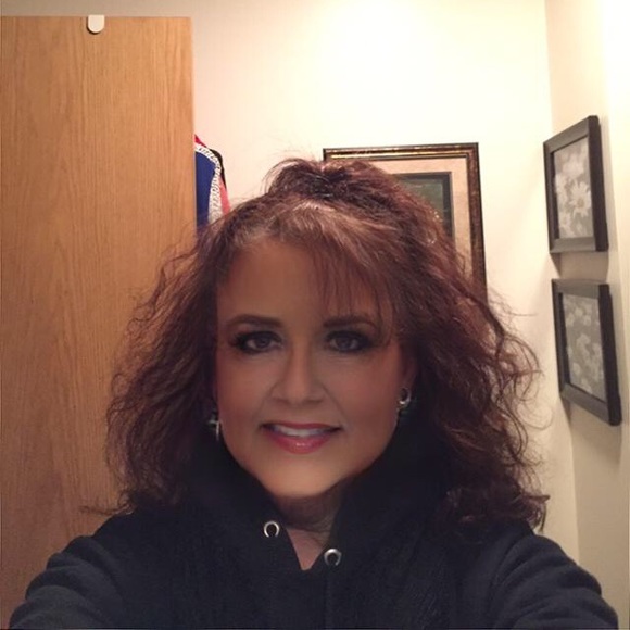 🌹Meet your Posher, Kelly - Picture 10 of 15